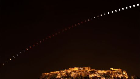 Acropoclipse. Eclipse sobre la Acrópolis Grecia. Crédito de la imagen y derechos de autor: Elias Politis, 25 Junio 2011.